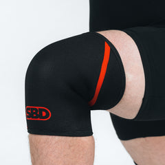 SBD Powerlifting Knee Sleeves 7mm – sleeve gedragen om een gebogen knie