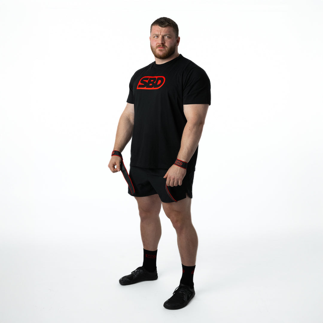 SBD Lifting Straps – Classic straps gedragen door een man, volledige houding