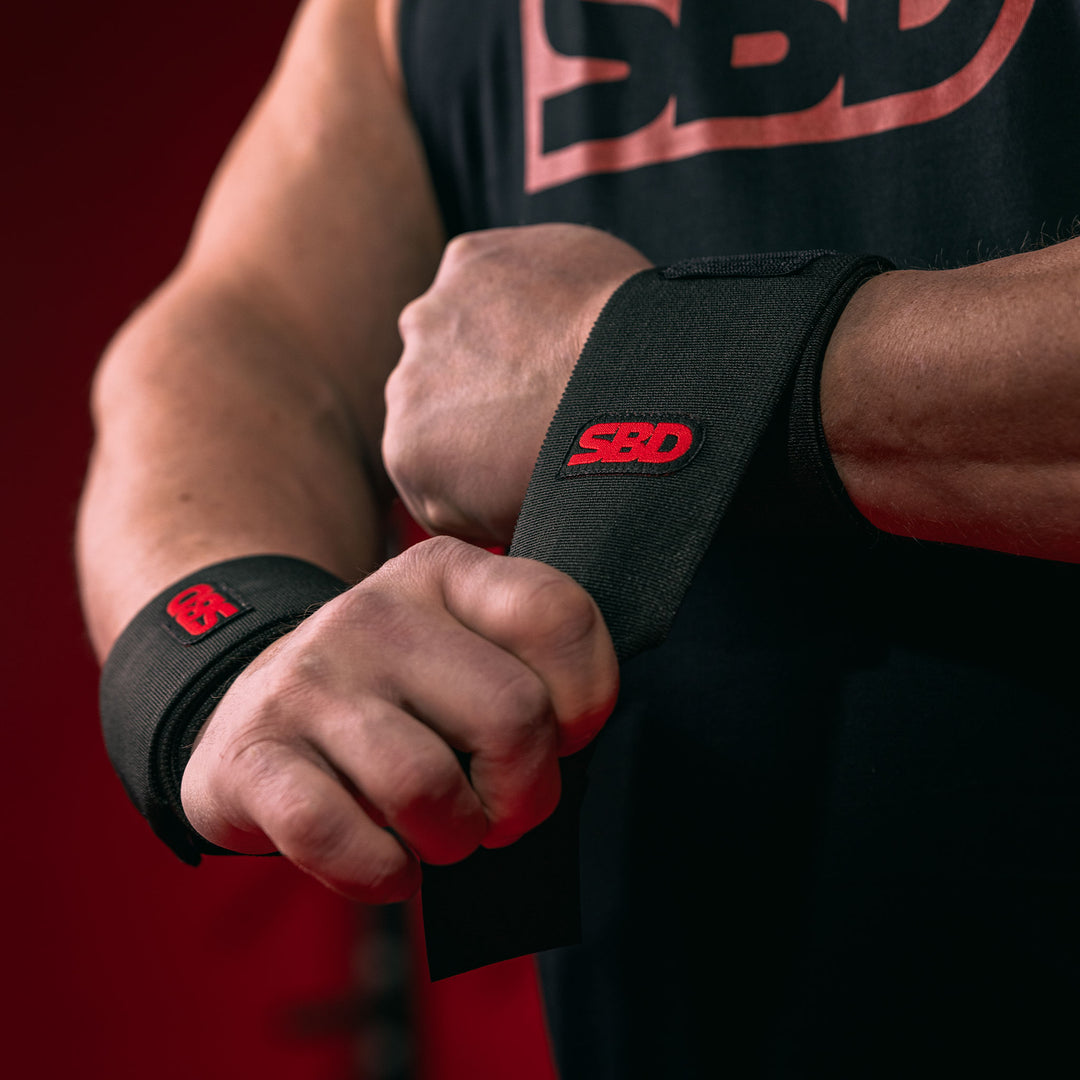 SBD Wrist Wraps – Stiff wrap wordt rond de pols gewikkeld