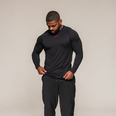 SBD Long Sleeve Training T-Shirt Classic voor heren – shirt gedragen, detail van de pasvorm bij de taille