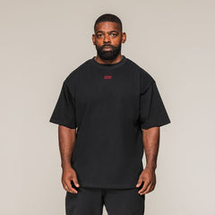 SBD Oversized T-Shirt Classic – zwart oversized shirt gedragen door een man, voorzijde