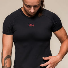 SBD Training T-Shirt Classic voor dames – detail van de halslijn en voorzijde