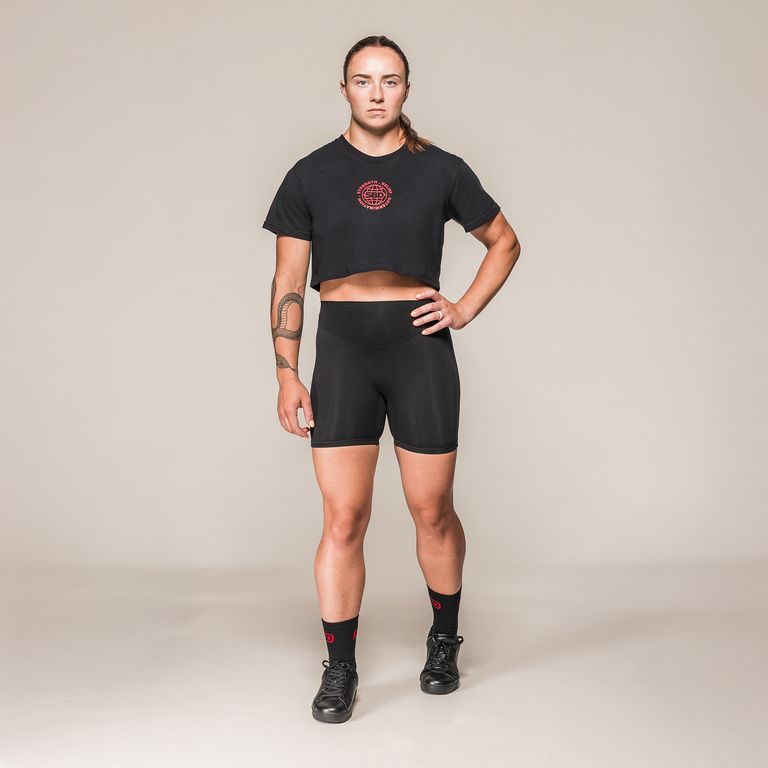 SBD Boxy Fit Crop Top Classic voor dames – crop top gedragen door een vrouw, volledige houding
