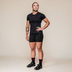 SBD Training T-Shirt Classic voor dames – shirt gedragen door een vrouw, volledige houding
