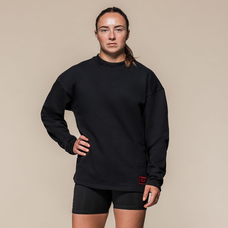 SBD Sweatshirt Classic – zwart sweatshirt gedragen door een vrouw, voorzijde