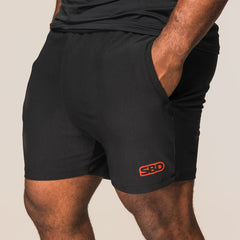SBD Training Shorts Classic voor heren – detail van de zijzak en het rode logo