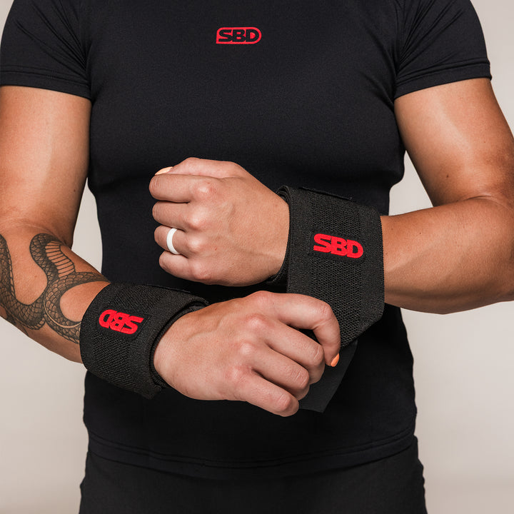 SBD Flexible Wrist Wraps gedragen door een vrouw