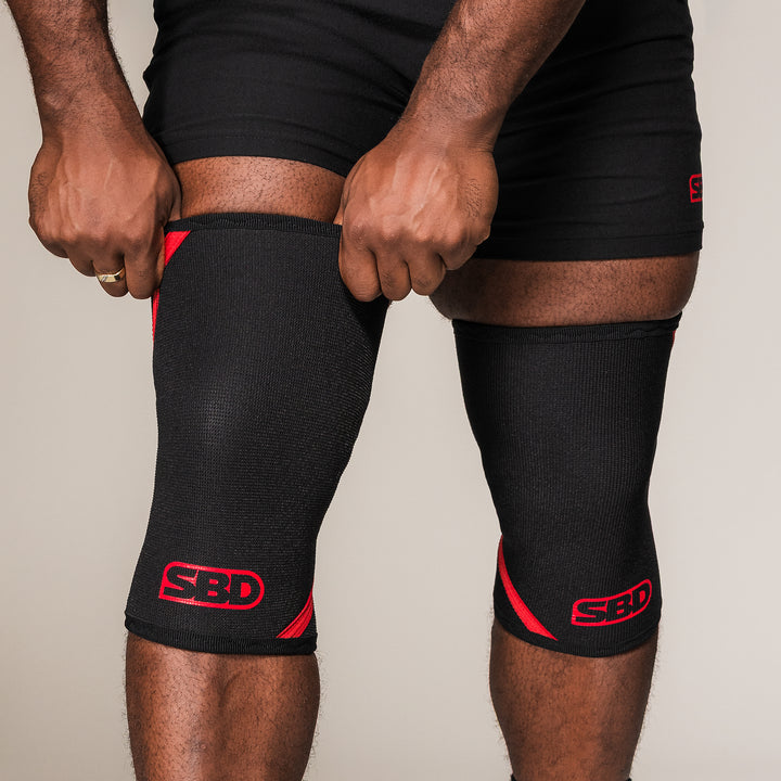 SBD Powerlifting Knee Sleeves in zwart-rood