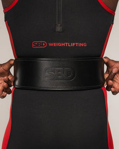 SBD leren weightlifting belt – officiële studiofoto 3