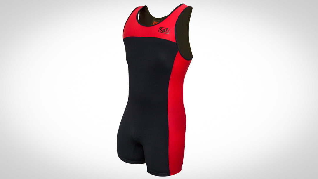 SBD Singlet Classic – rood-zwarte uitvoering op witte achtergrond