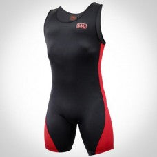 SBD Singlet Classic – First Edition-uitvoering in zwart-rood op witte achtergrond