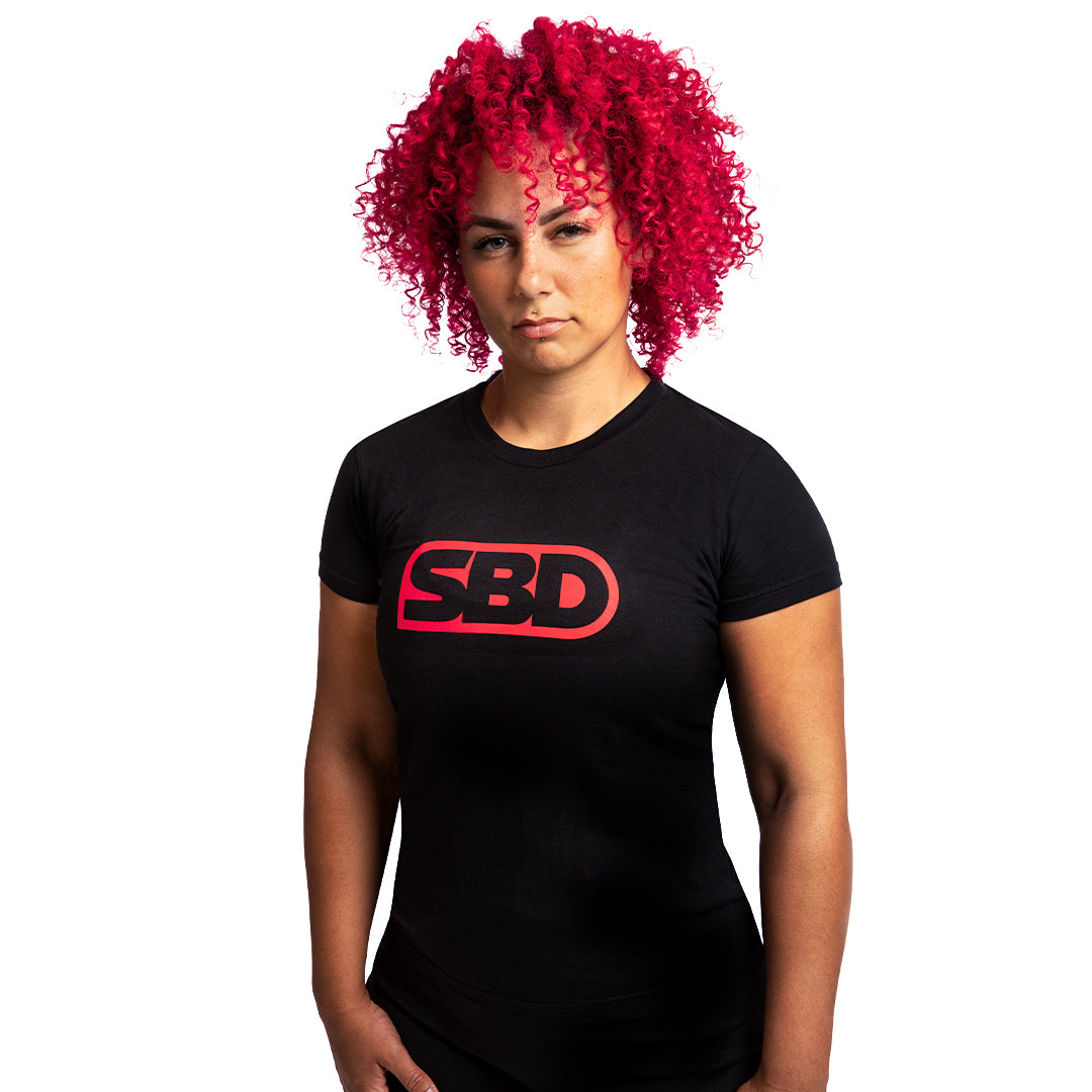SBD Brand Shirt – Classic damesmodel in zwart met rood SBD-logo