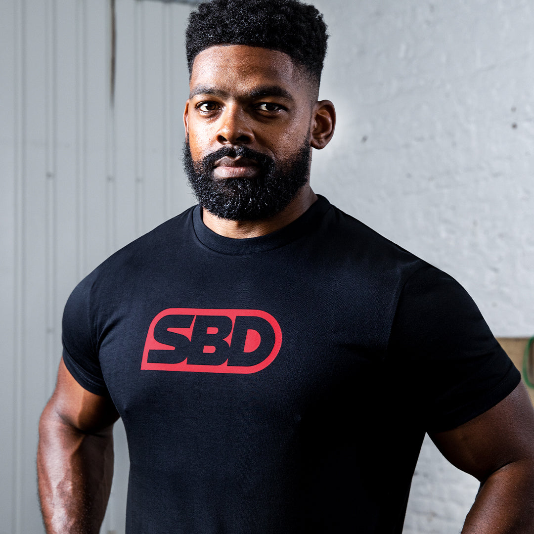 SBD Brand Shirt – Classic herenmodel in zwart met rood SBD-logo